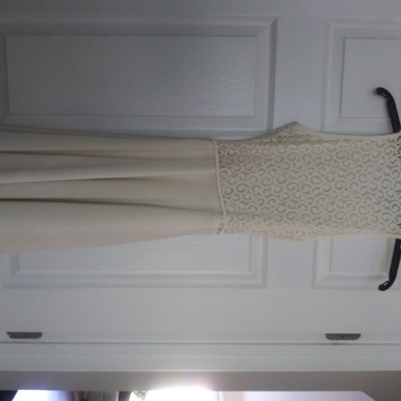 Ivory chiffon and lace dress - Picture 3 of 4
